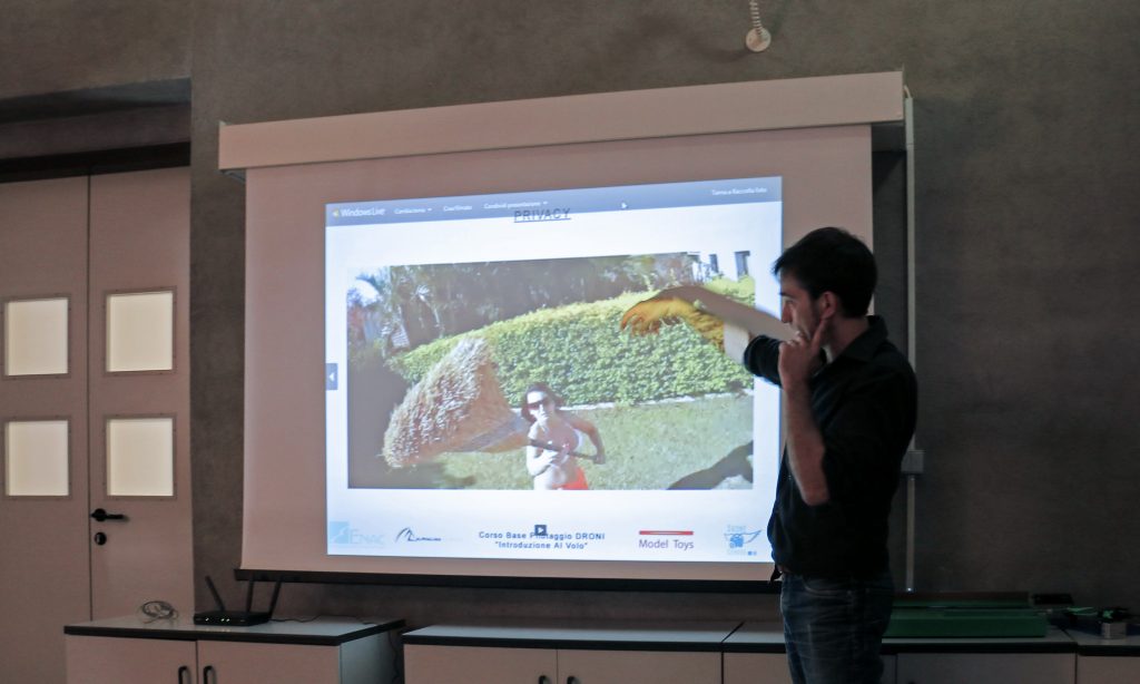 Bruno Ravera lezione universitaria fotografare con droni