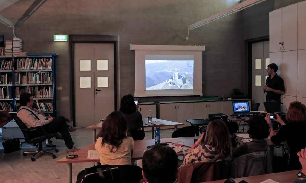 Bruno Ravera lezione universitaria fotografare con droni