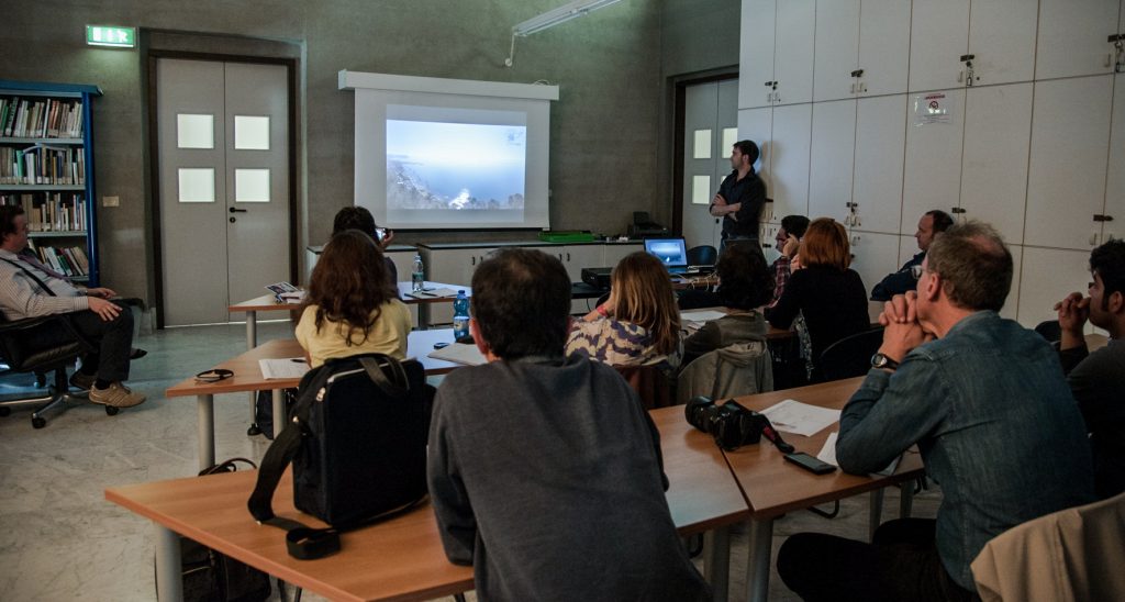 Bruno Ravera lezione universitaria fotografare con droni